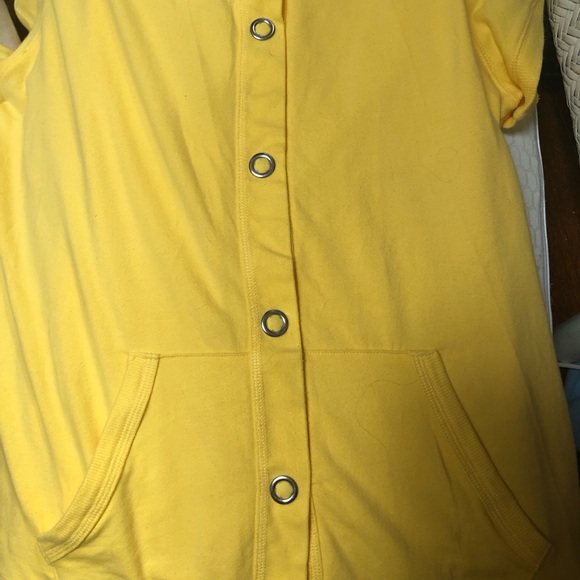 Short-sleeved light-weight sweatshirt. - Picture 3 of 3